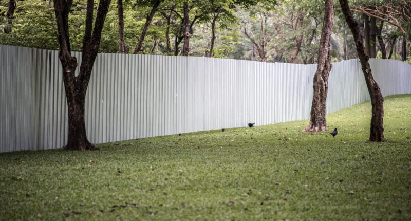 wrought iron vs aluminum fence